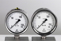 Plagiarius Prize winner 2009 - Original WIKA pressure gauge (left) and fake (right)
